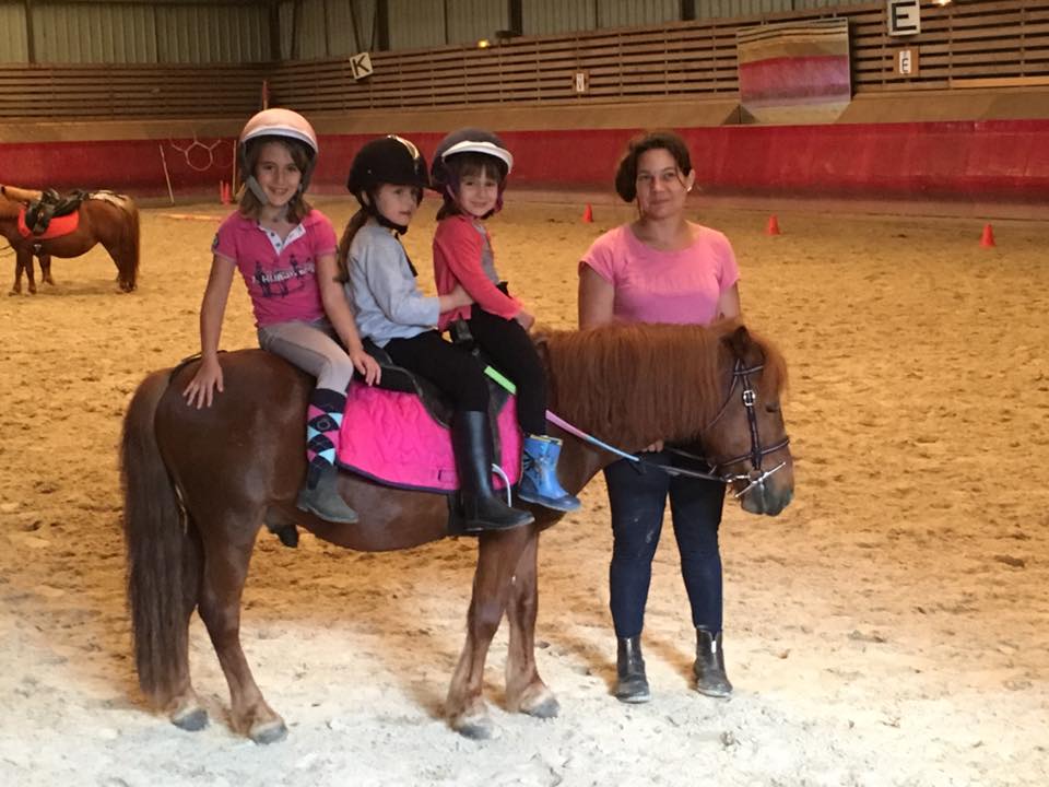 3 enfants à poney